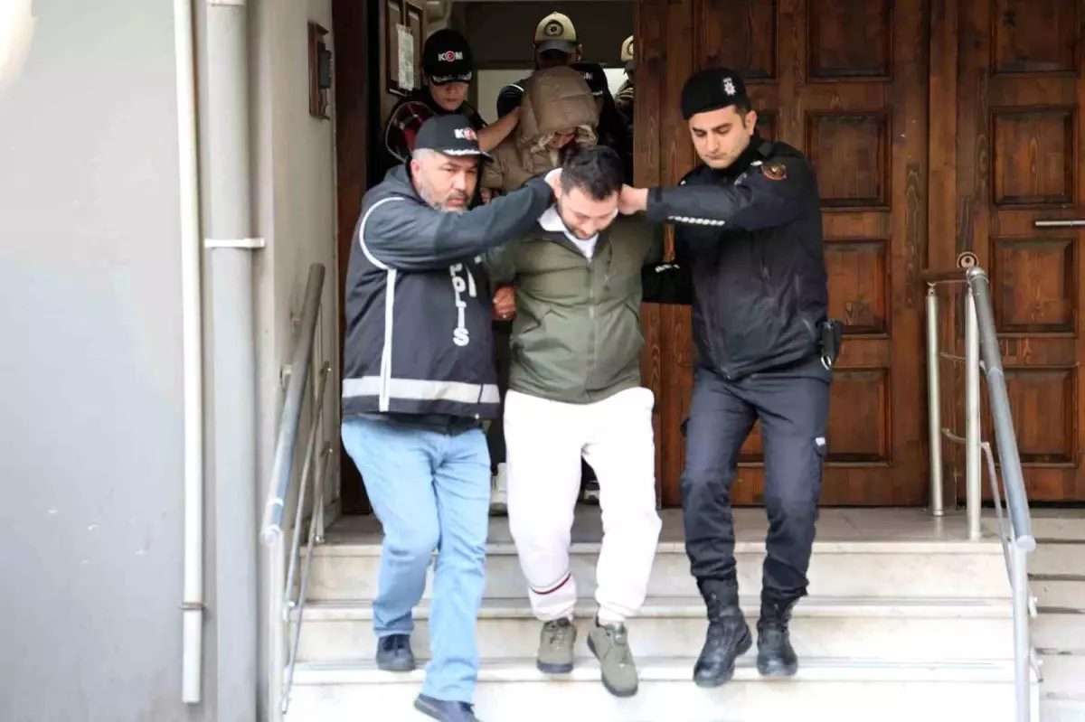 İzmir\'de yüksek faiz vaadiyle 5 milyar TL toplayan Ocakçı Holding\'in sahipleri adliyeye sevk edildi