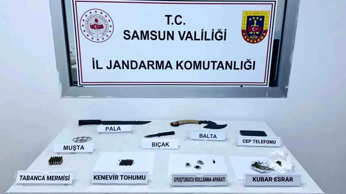 Samsun\'da Jandarma Operasyonunda Kesici Alet ve Uyuşturucu Ele Geçirildi