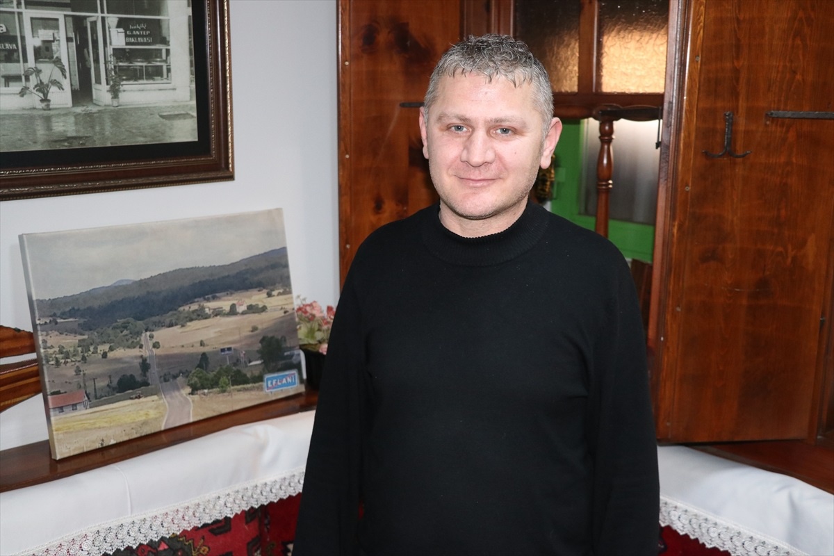 Karabük\'te restoranda boğazına yiyecek takılan çocuk Heimlich manevrasıyla kurtarıldı