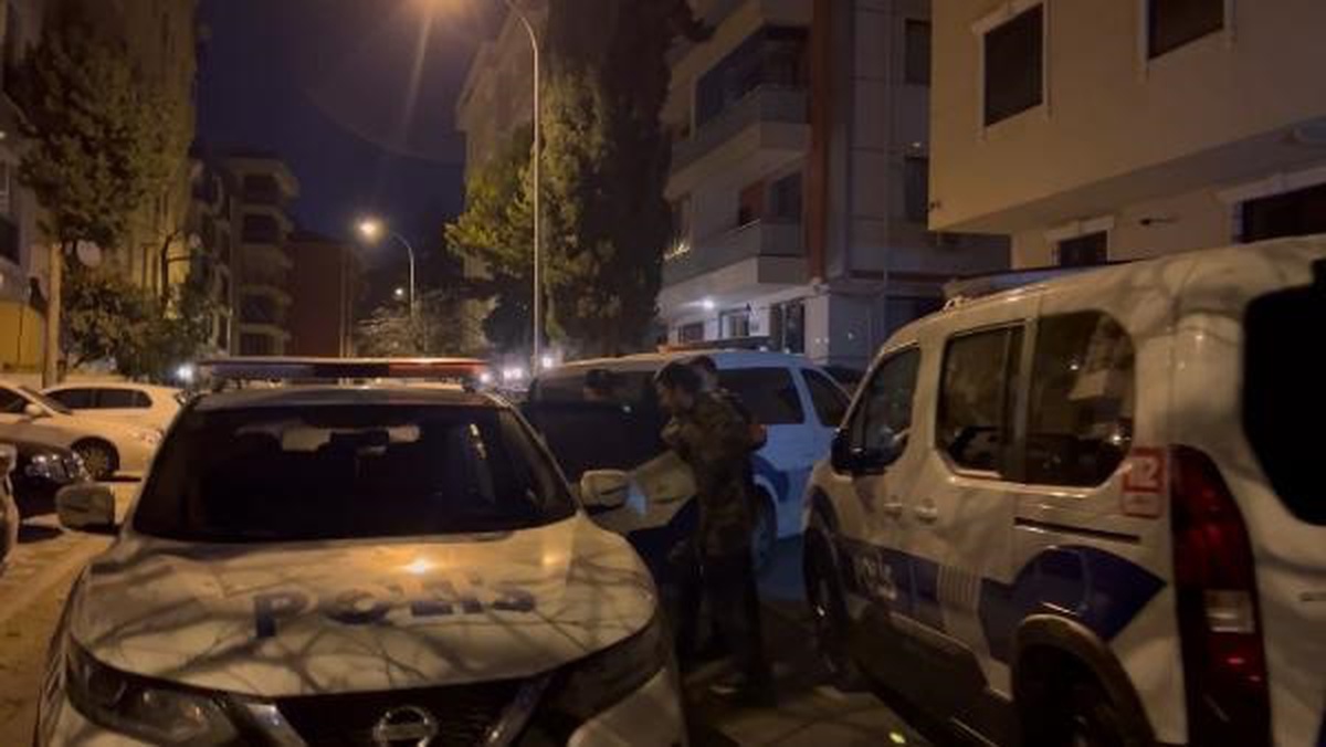 Kartal\'da Psikolojik Sorunları Olan Bir Kişi, Annesini ve Kardeşini Evde Rehin Aldı