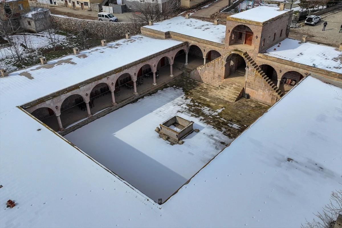Kayseri\'deki tarihi medrese, kilim dokuma kursuna ev sahipliği yapıyor