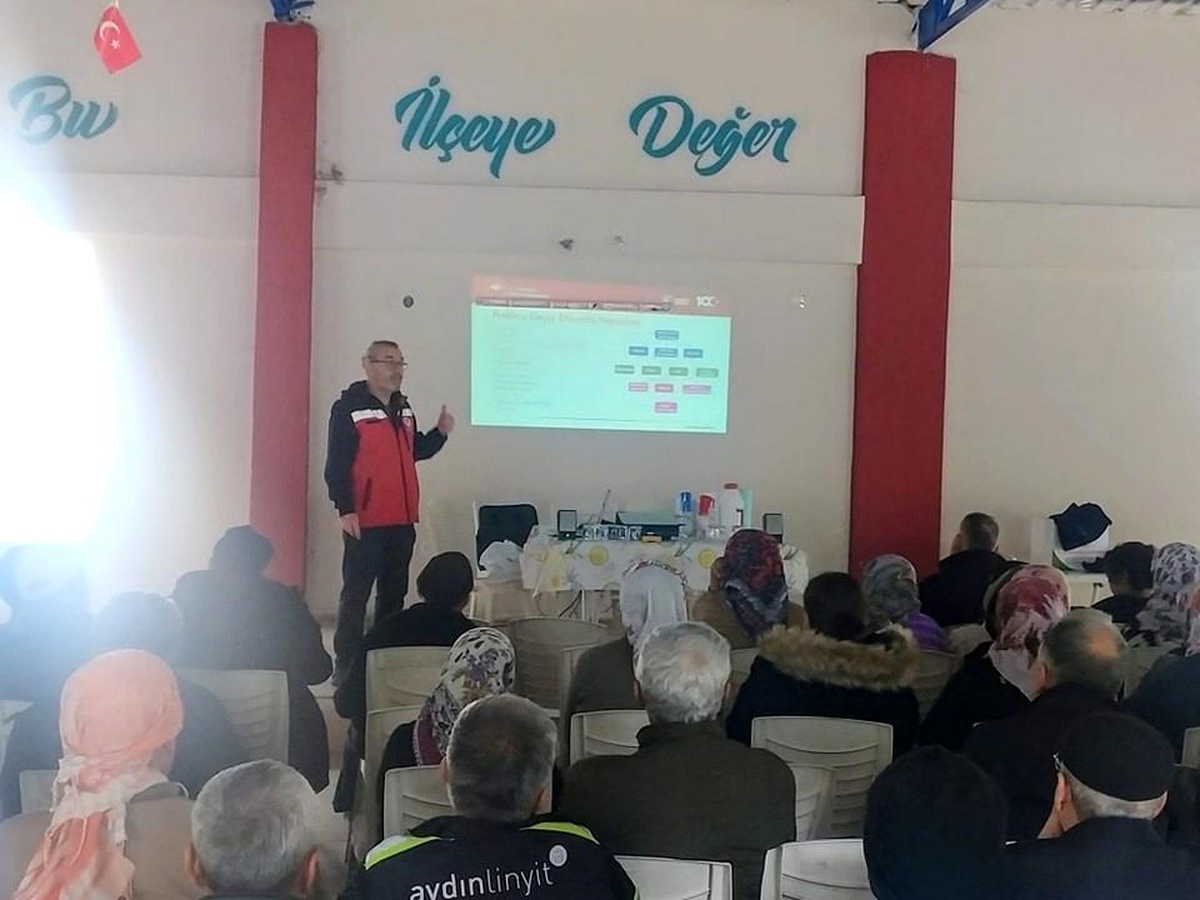 Aydın\'da üreticilere buzağı bakımı ve süt sağımı eğitimi verildi