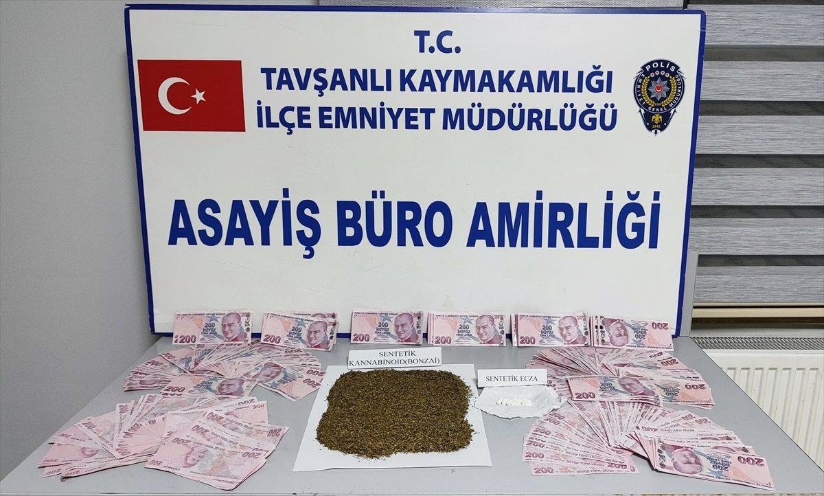 Kütahya\'da Uyuşturucu ve Sahte Para Operasyonu: 2 Tutuklama