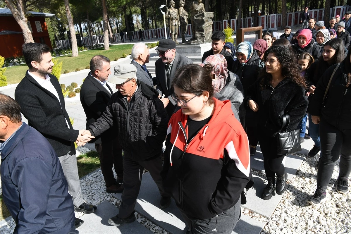 Cumhuriyetin 100. Yılında Şehitlik Yolunda Projesi ile Lapseki\'de Şehitlik Ziyaretleri Düzenleniyor