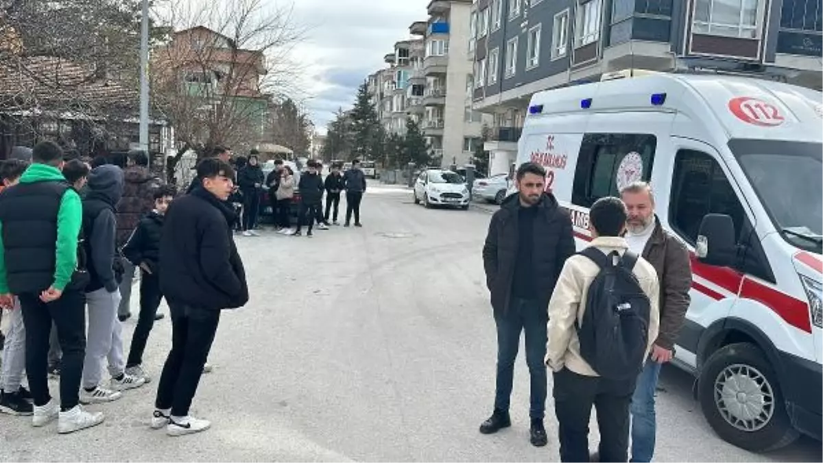 Kütahya'da 3 kişi sokak ortasında 2 kişiyi yaraladı