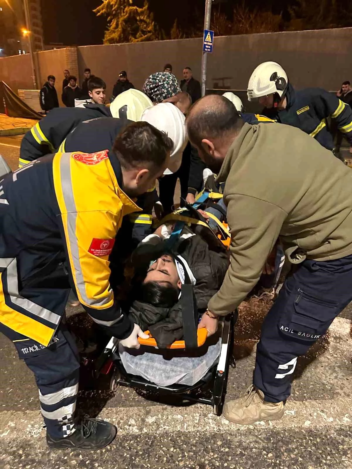 Mardin\'de kavşak kazasında 2 kişi yaralandı