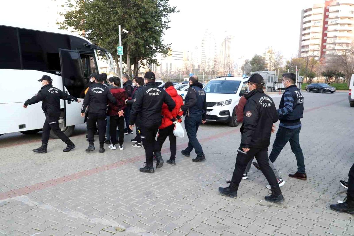 Mersin\'de DEAŞ operasyonunda 9 kişi tutuklandı