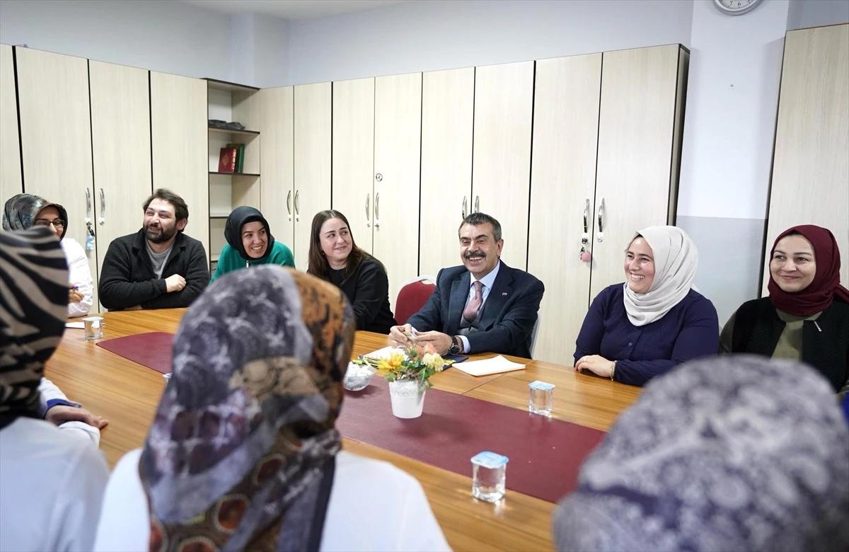 Milli Eğitim Bakanı Erzurum\'da ziyaretlerde bulundu