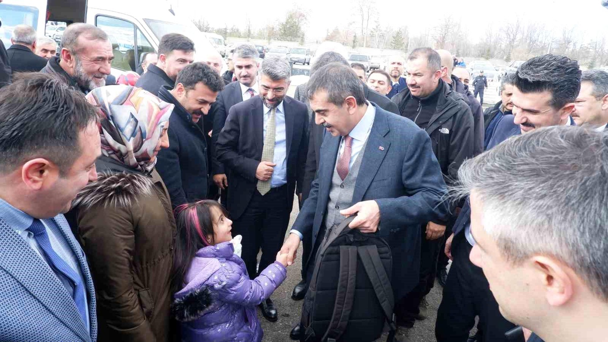 Milli Eğitim Bakanı Yusuf Tekin, Aziziye ilçesinde muhtarlarla buluştu