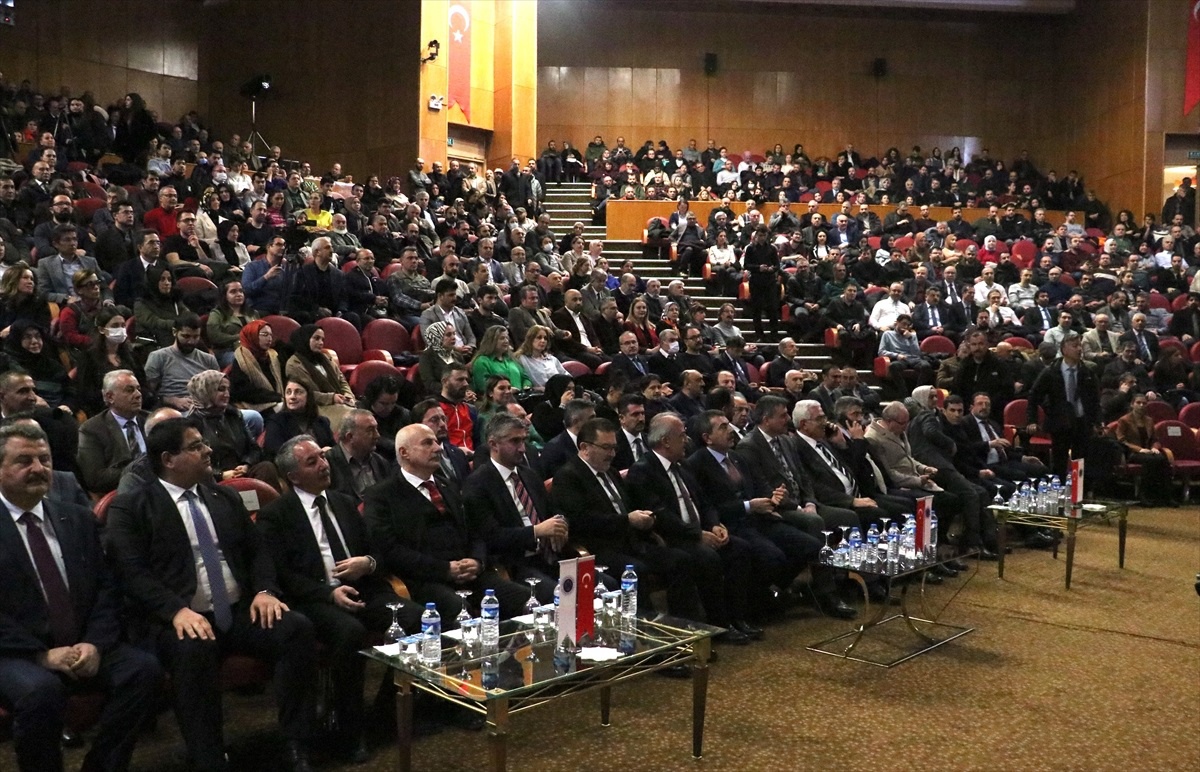 Milli Eğitim Bakanı Yusuf Tekin, öğretmenlerle birebir sohbet etti