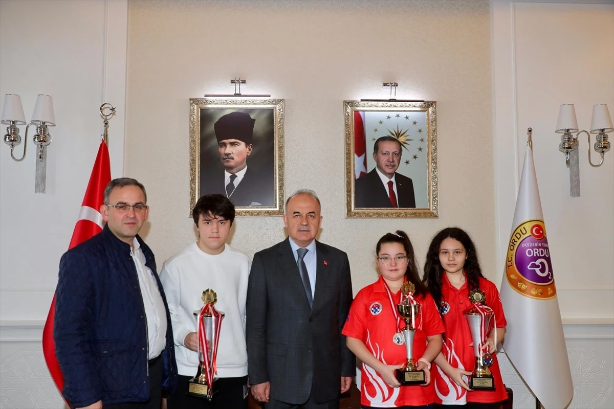 Ordu Valisi Muammer Erol, Türkiye Küçükler ve Yıldızlar Satranç Şampiyonası\'nda dereceye giren sporcuları tebrik etti
