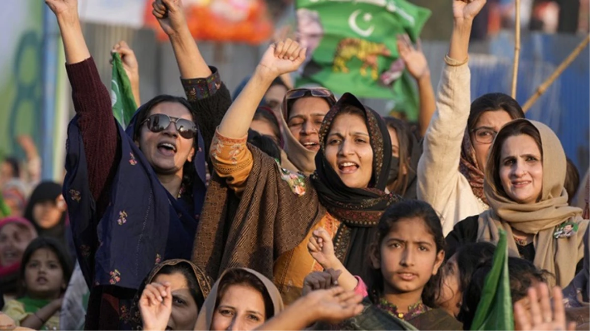 Pakistan seçimlerinde son durum! Oy verme işlemi dün saat 17.00\'da bitti, sonuç hala açıklanmadı