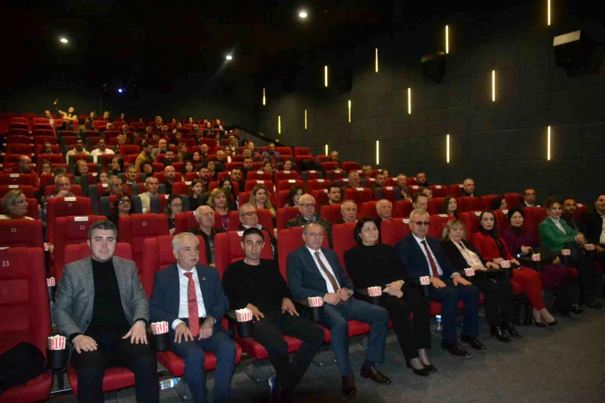 Dr. Sadık Ahmet Filminin Gösteriminde Gözyaşları Sel Oldu