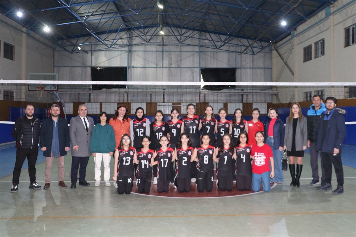 Samsun\'da Okul Sporları Müsabakalarında Başarılı Olan Öğrencilere Malzeme Desteği