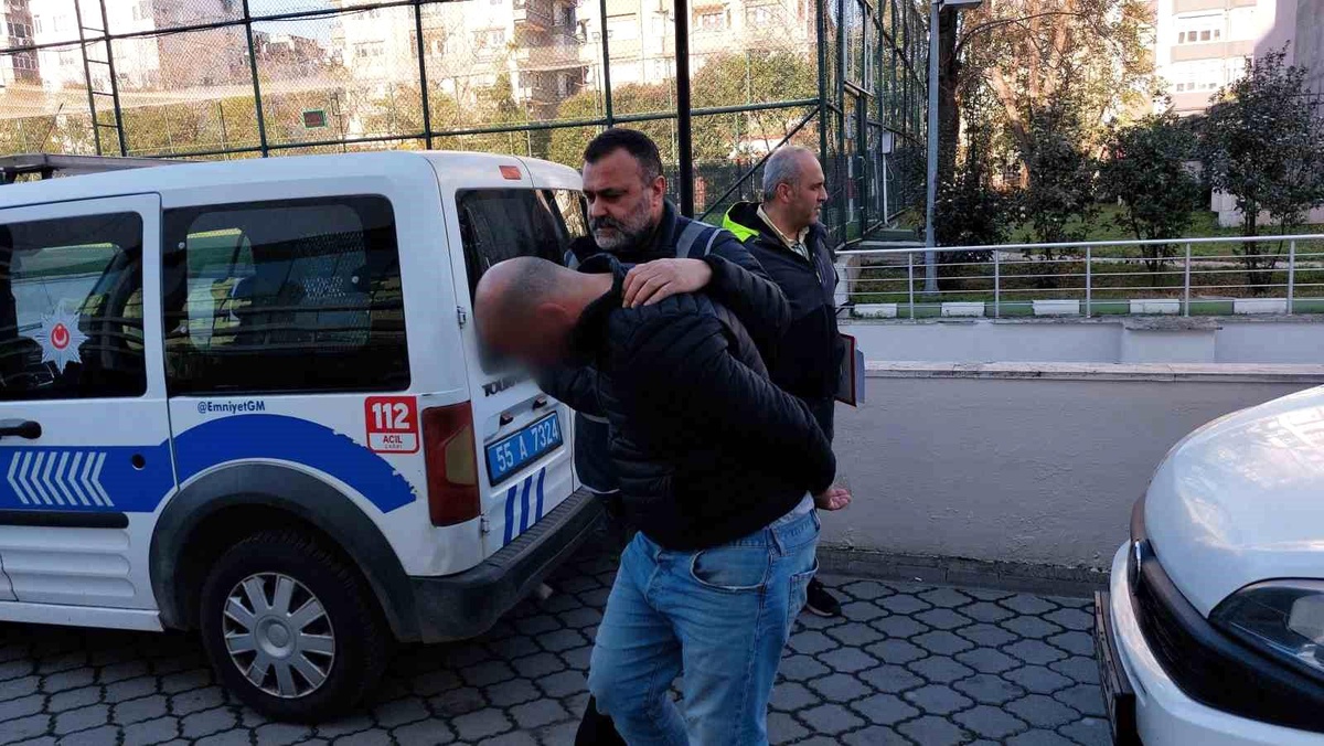 Samsun\'da Sokak Ortasında Bıçaklı Saldırı: Bir Kişi Ağır Yaralandı