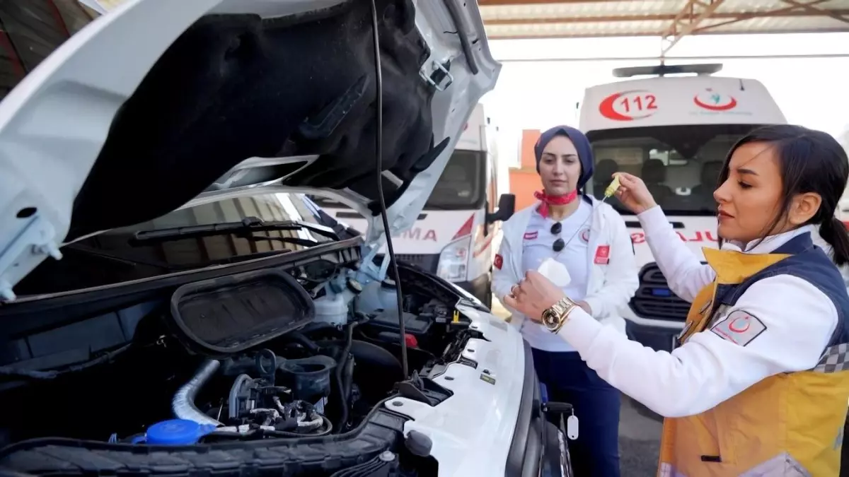 Samsun\'da Kadın Ambulans Şoförleri: Hayat Kurtarmak İçin Yarışıyorlar