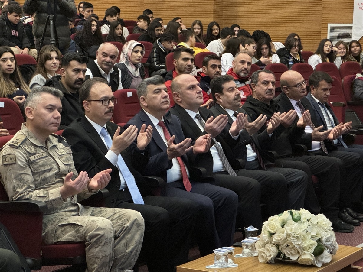 Siirt\'te Kahramanmaraş depreminde hayatını kaybedenler anıldı