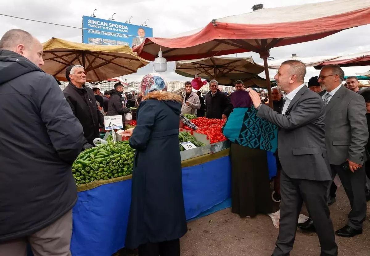 Sincan Belediye Başkanı Plevne Mahallesi Semt Pazarında Vatandaşlara Tatlı İkram Etti