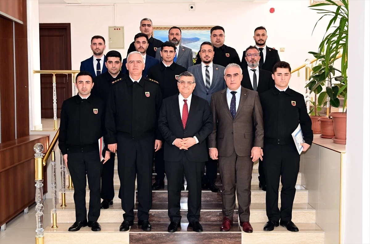 Sinop Valisi Mustafa Özarslan, İl Jandarma Komutanlığı personelini başarı belgesi ile ödüllendirdi