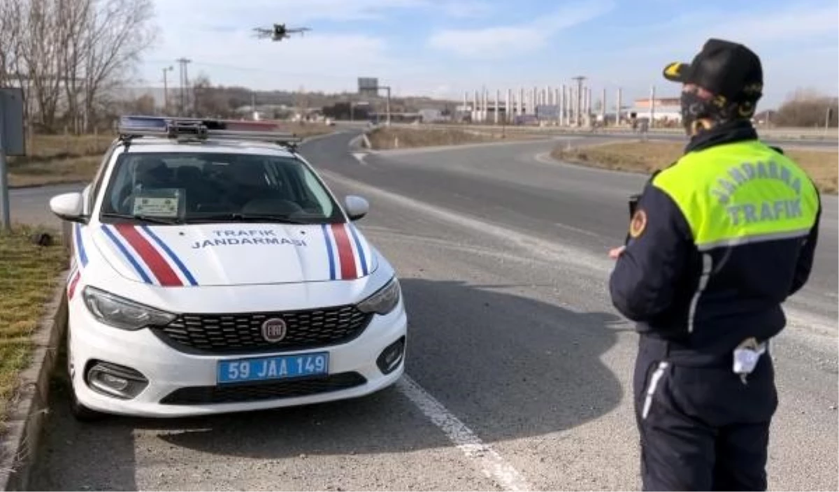 Çerkezköy\'de dron destekli trafik denetiminde 2 kaçak göçmen yakalandı