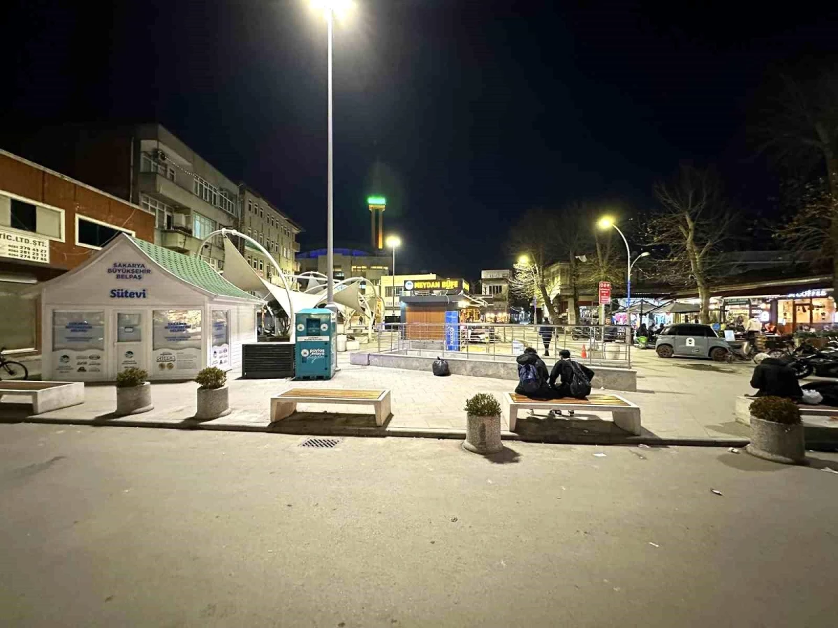 Sakarya Büyükşehir Belediyesi Unkapanı Meydanı\'nı Hizmete Açtı