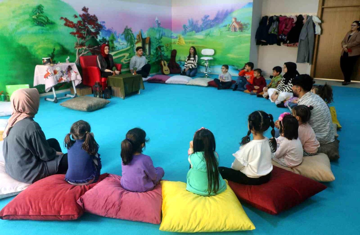 Erzincan Binali Yıldırım Üniversitesi\'nde Masal Atölyesi Sınıfı