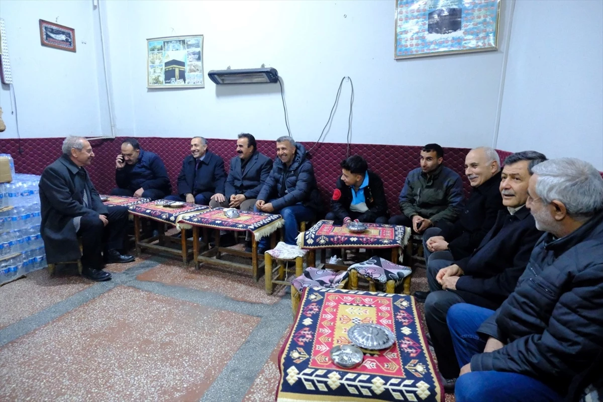 AK Parti Van Büyükşehir Belediye Başkan Adayı Abdulahat Arvas, Esnafı Ziyaret Etti
