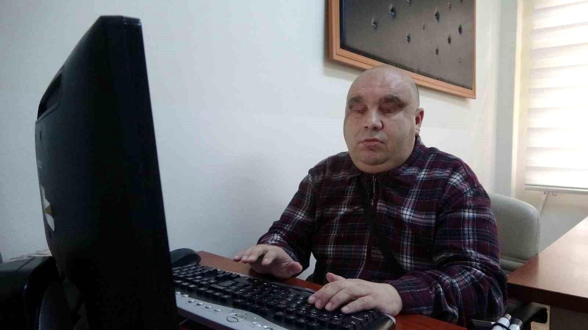 Görme Engelli Öğretmen Masallarda Engellilerin Yanlış Temsil Edilmesine Karşı Kitap Yazdı