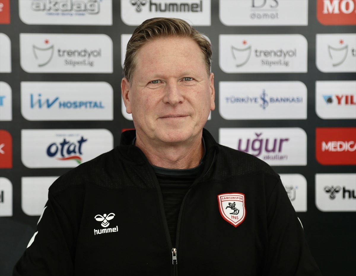 Yılport Samsunspor Teknik Direktörü Markus Gisdol, ara transferde son saatlere kadar oyuncu transferi yapabileceklerini söyledi