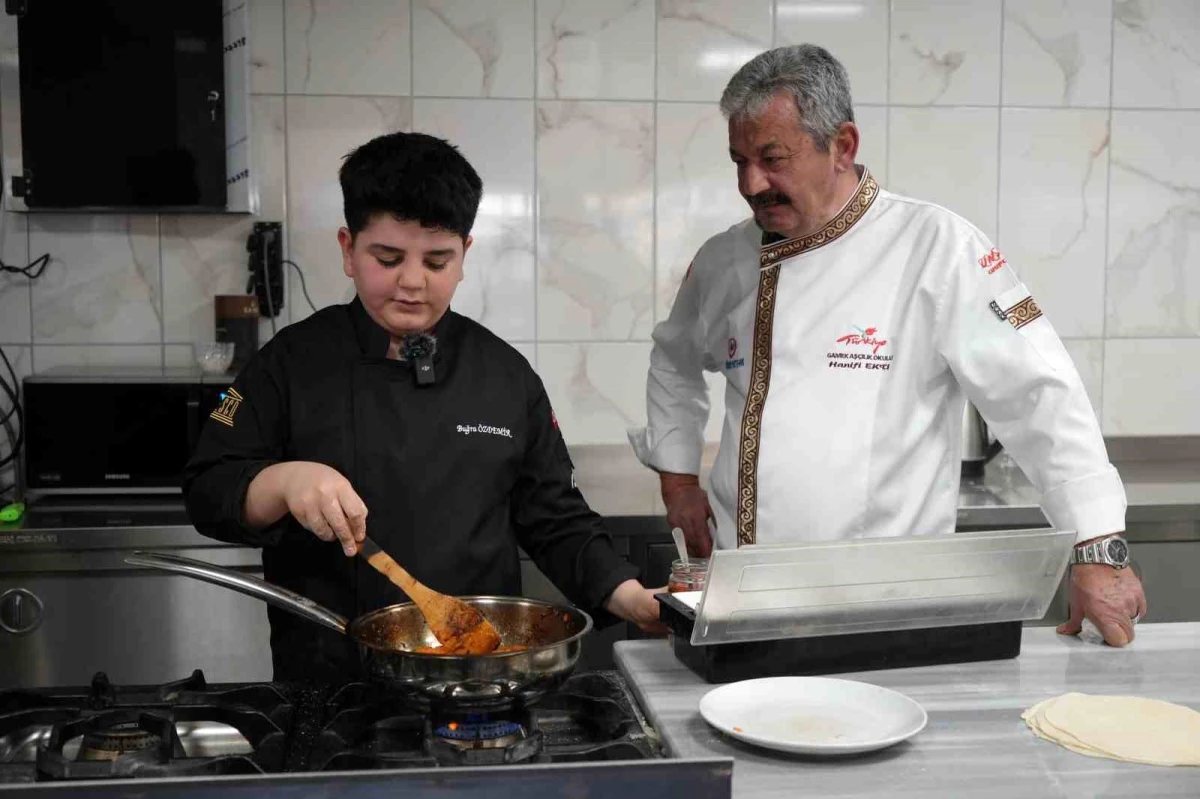 13 Yaşındaki Buğra Özdemir, Aşçılık Mesleğine İlgi Duyuyor