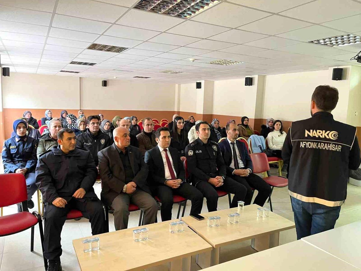 Afyonkarahisar\'da 43 anne ve anne adayına uyuma uygulaması hakkında bilgilendirme yapıldı