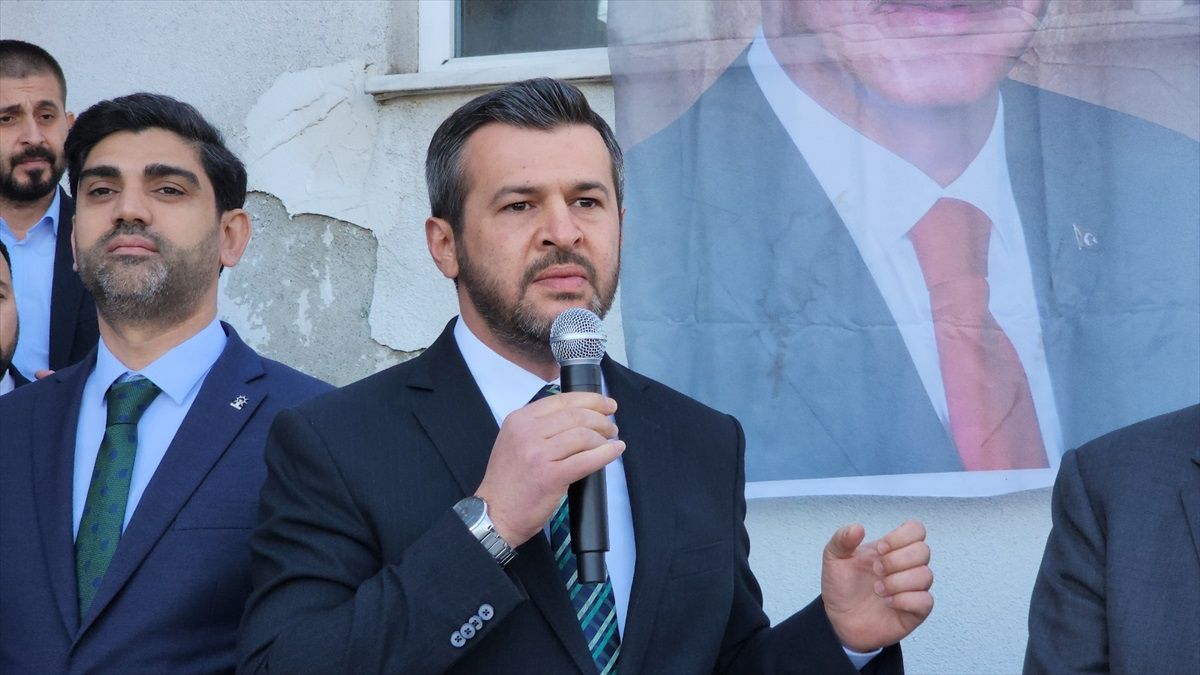 AK Parti Karabük Belediye Başkan Adayı Özkan Çetinkaya, Kurtuluş Mahallesi\'ni ziyaret etti