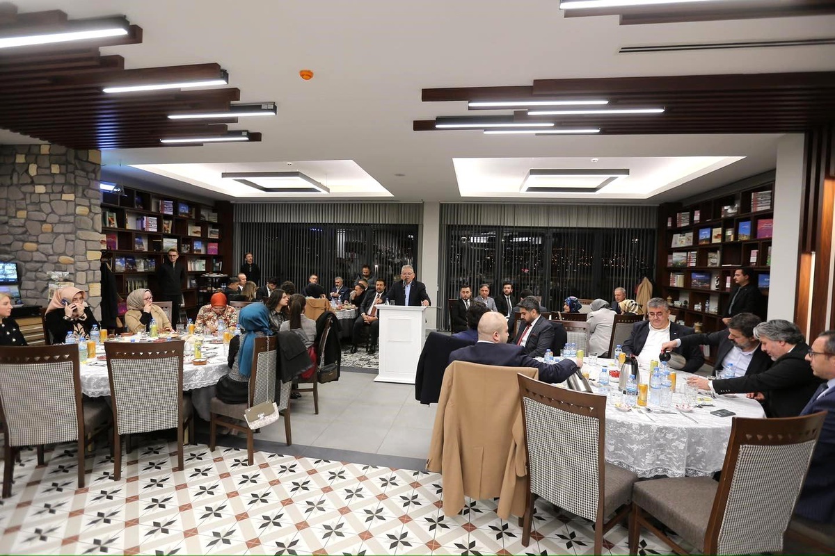 Kayseri Büyükşehir Belediye Başkanı Dr. Memduh Büyükkılıç, TBMM Milli Savunma Komisyonu Başkanı Hulusi Akar ile Avukatlarla Bir Araya Geldi