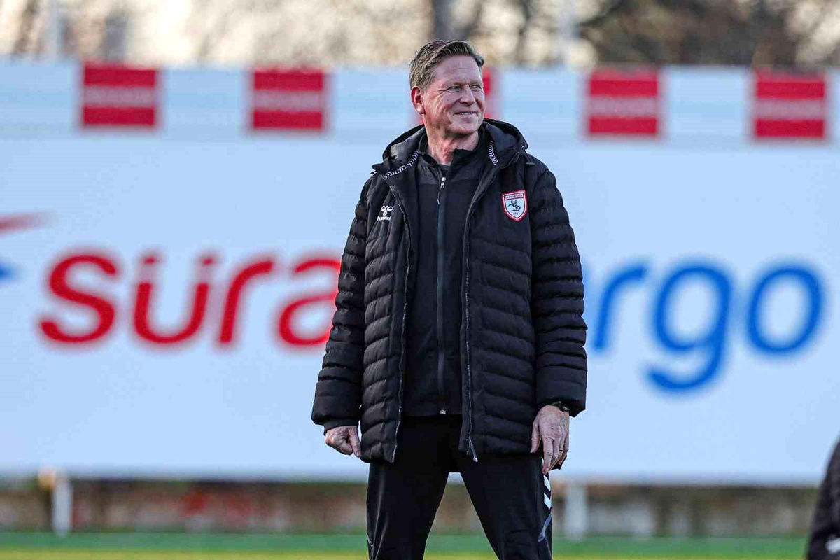 Samsunspor Teknik Direktörü Markus Gisdol: \'Konsantrasyonumuzu kaybedersek küme düşmeyle yüz yüze kalabiliriz\'
