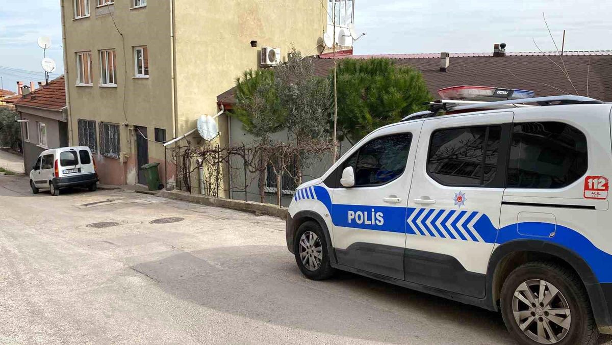 Bursa\'da Genç, Üvey Babasını Bıçaklayarak Yaraladı