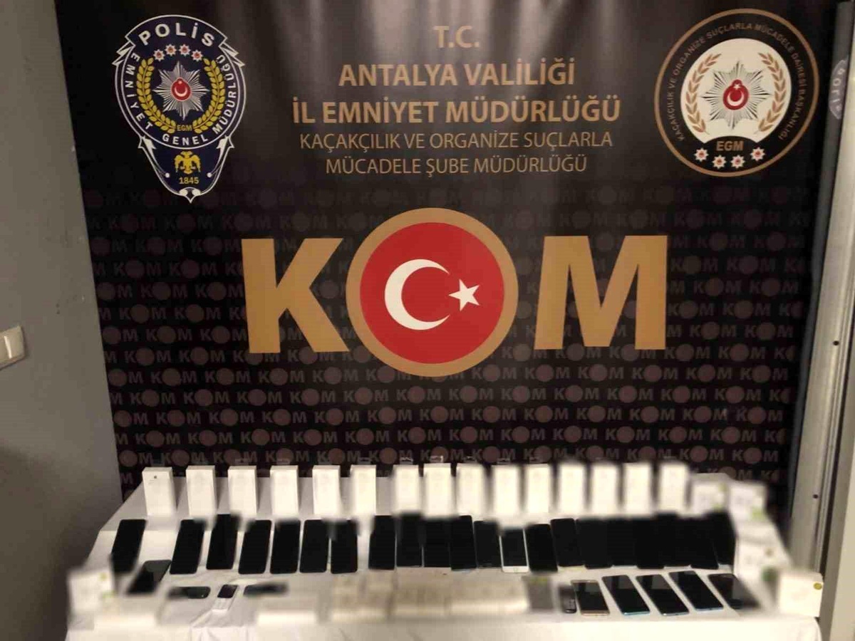 Antalya\'da Sigara ve Tarihi Eser Kaçakçılığı Operasyonu: 10 Kişi Hakkında Adli İşlem