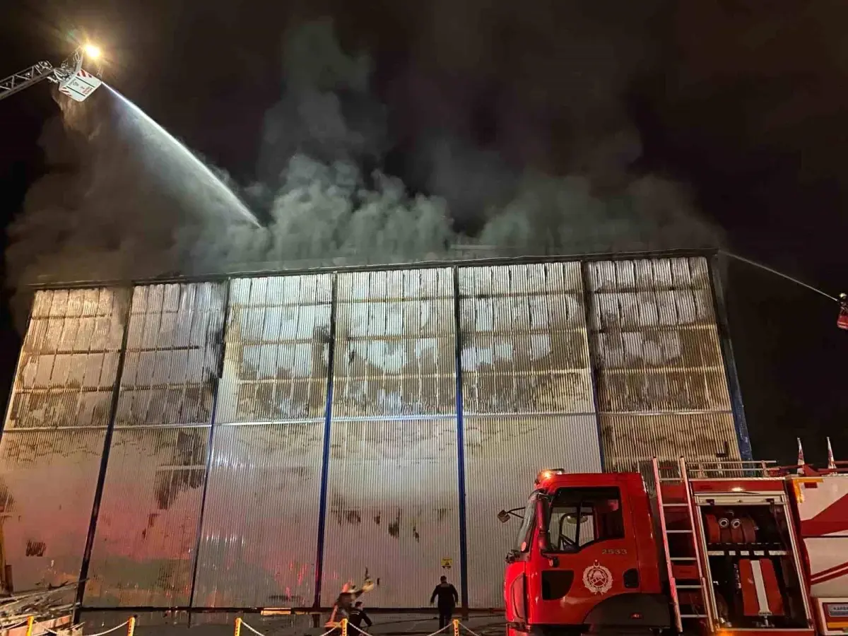 Antalya\'da Serbest Bölge\'de Tersane Yangını