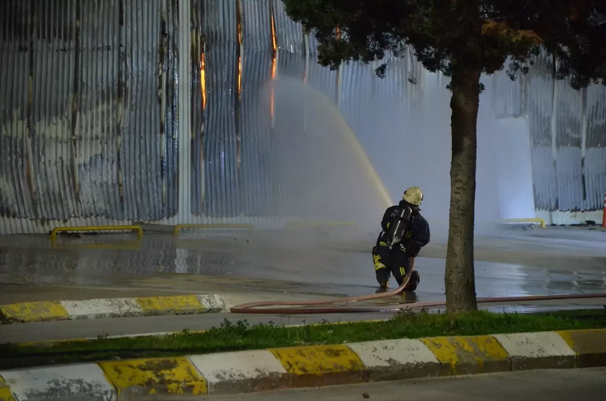 Antalya Serbest Bölge\'deki Yat Üretim Tersanesinde Yangın