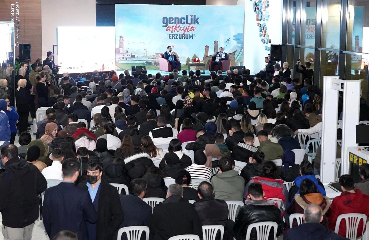 Milli Eğitim Bakanı Erzurum\'da Gençlerle Buluştu