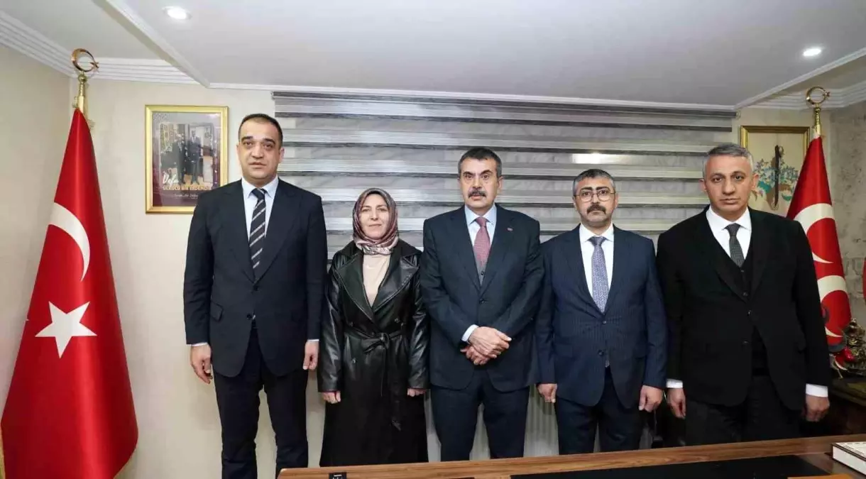 Milli Eğitim Bakanı Yusuf Tekin, MHP Seçim Koordinasyon Merkezi\'ni ziyaret etti