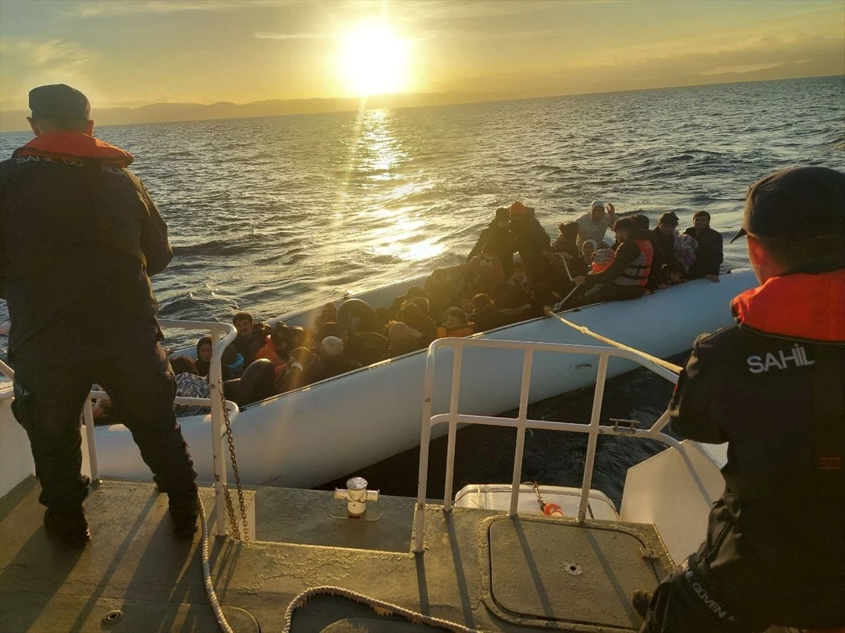 Balıkesir Ayvalık açıklarında 49 düzensiz göçmen kurtarıldı, 53 yabancı uyruklu yakalandı