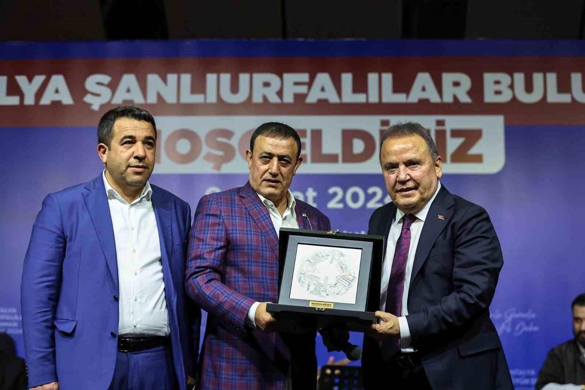 Antalya Şanlıurfalılar Buluşması\'na Büyükşehir Belediye Başkanı Muhittin Böcek Katıldı