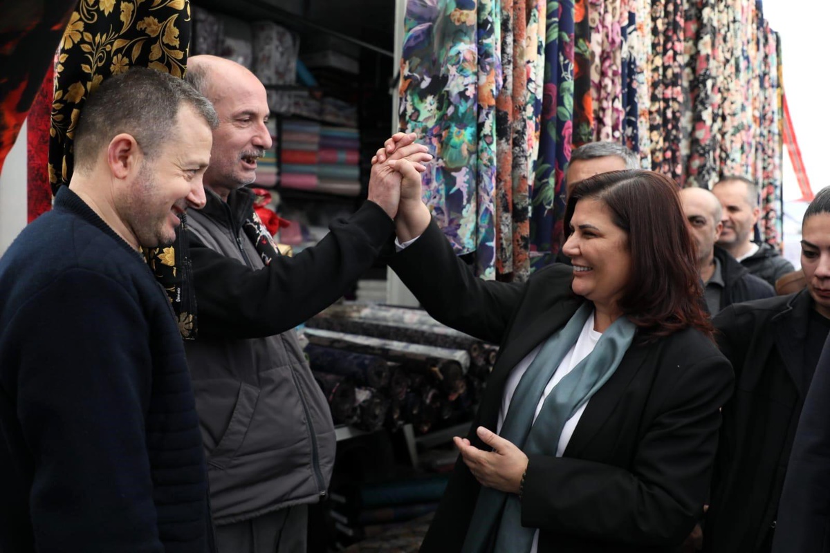 Aydın Büyükşehir Belediye Başkanı Özlem Çerçioğlu Köşk Pazarı\'nı Ziyaret Etti