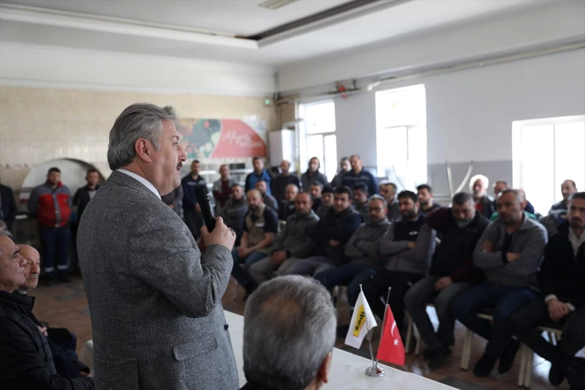 Melikgazi Belediye Başkanı Mustafa Palancıoğlu, fabrika işçileriyle bir araya geldi