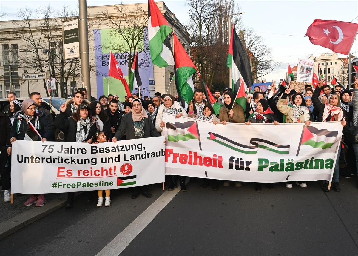 Berlin\'de Filistin\'e Destek Gösterisi Yapıldı
