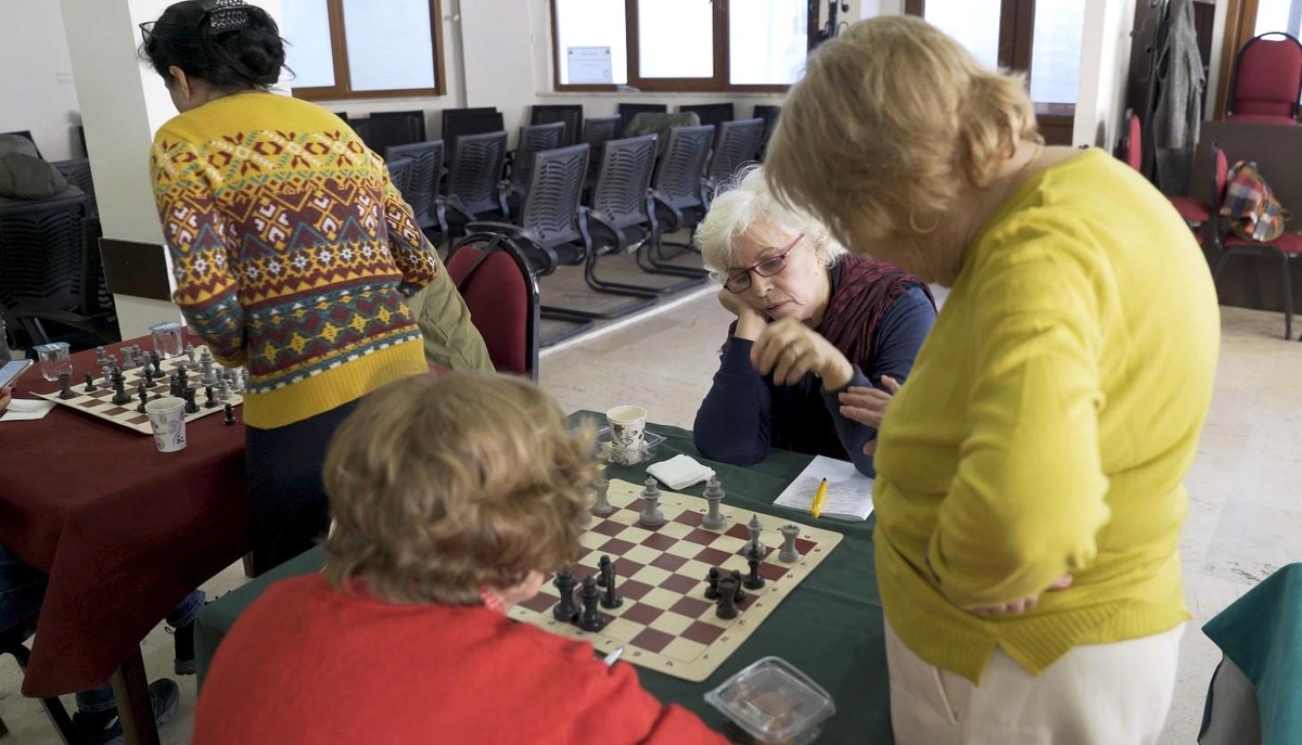 Beşiktaş Belediyesi, 65+ Yaşam Ofisi\'nde Satranç Dersleri Başlattı
