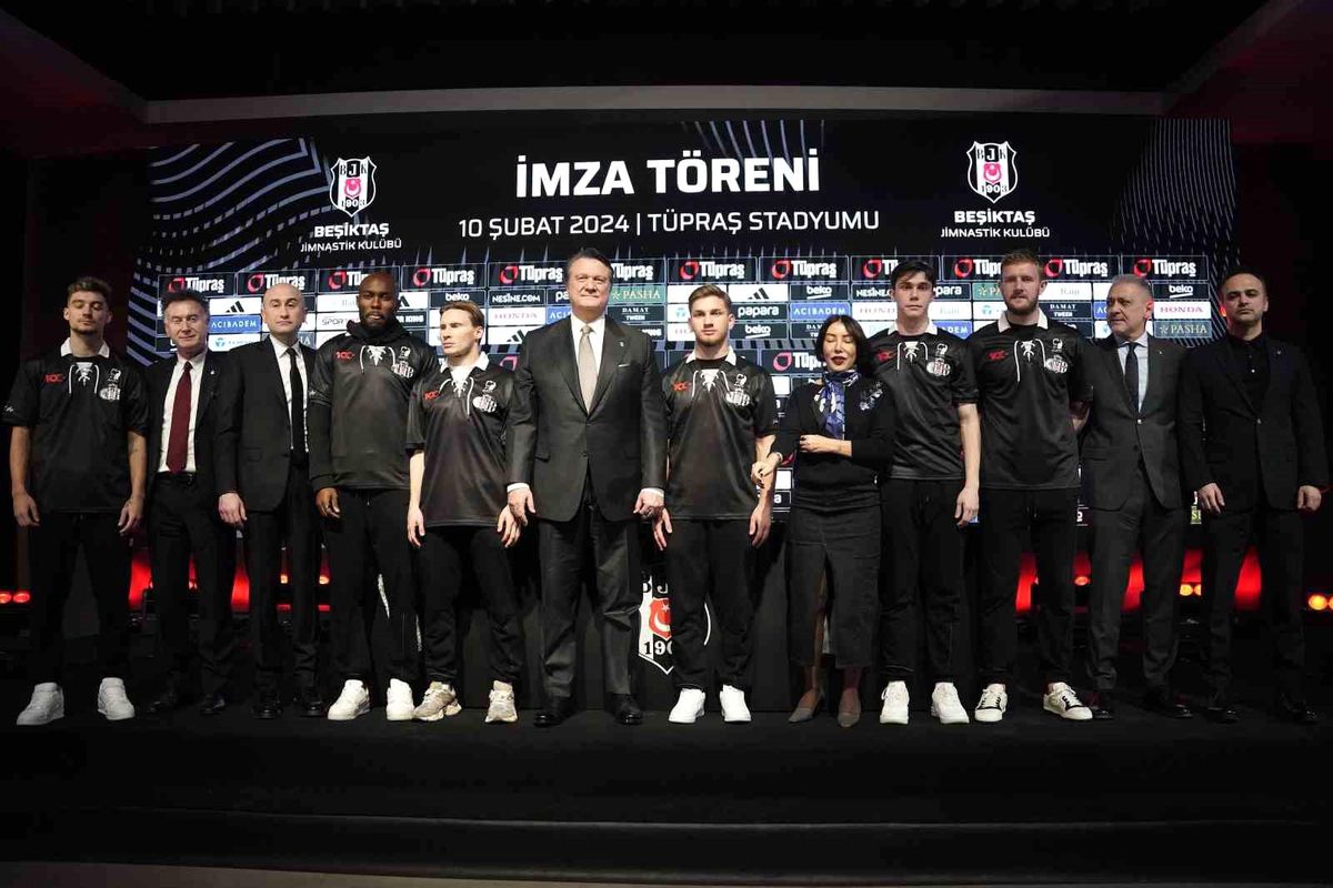 Beşiktaş yeni transferlerini tanıttı