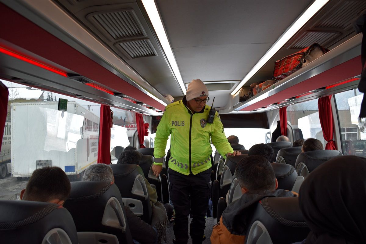 Bitlis\'te Polis Ekipleri Otobüslerde Denetim Yaptı