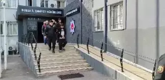 Bursa'da Camiye Giren Hırsız Ayakkabıları Çaldı