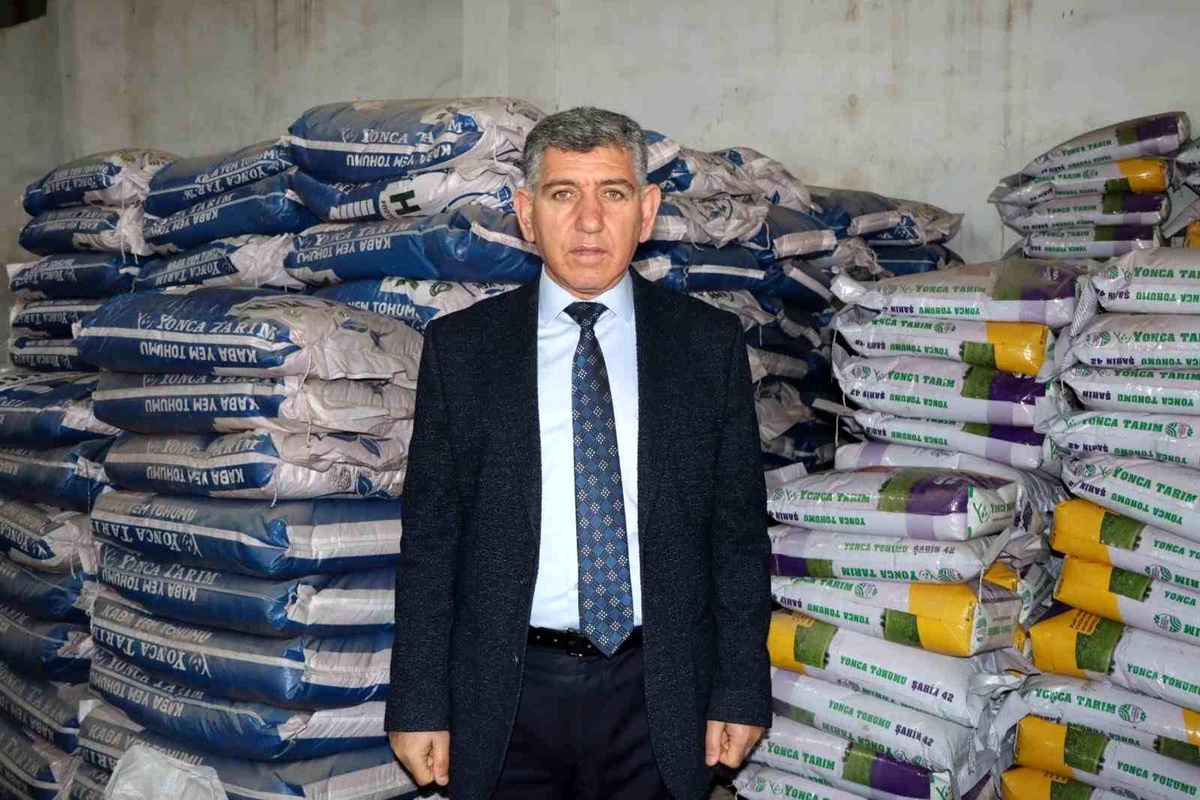 Adıyaman\'da depremzede çiftçilere yem bitkisi tohumu dağıtıldı